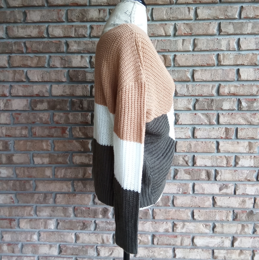 Full Circle Threads Color Block Sweater. - Picture 4 of 6